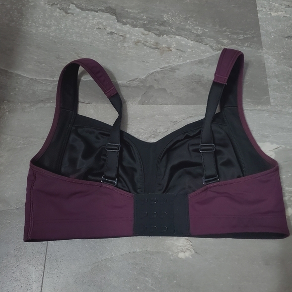 Lululemon Ta Ta Tamer II Sport Bra. No Pads. Plum (Purple) / Black. Size 32C. - Picture 5 of 7